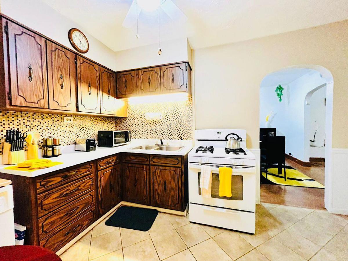 The Amber Retreat - Brooklyn Centre Comfort - Charming Space For Families, Couples & Business Travelers Near Downtown - With 300Mb Wifi, Parking & Self Check-In Cleveland Exterior foto