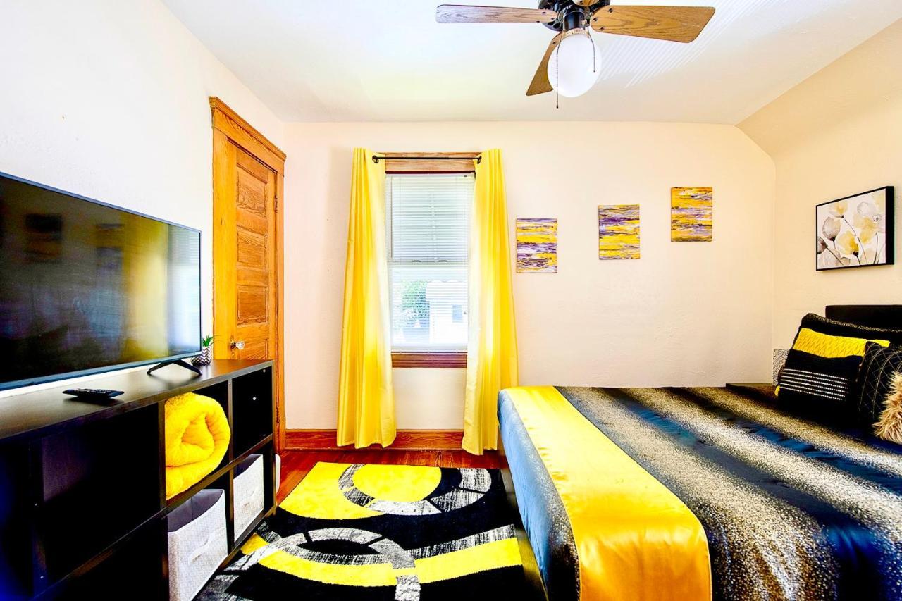 The Amber Retreat - Brooklyn Centre Comfort - Charming Space For Families, Couples & Business Travelers Near Downtown - With 300Mb Wifi, Parking & Self Check-In Cleveland Exterior foto