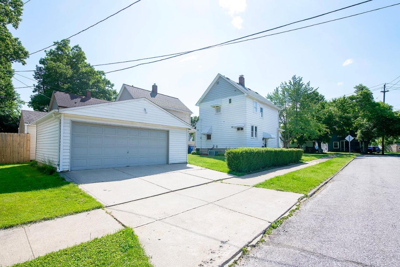 The Amber Retreat - Brooklyn Centre Comfort - Charming Space For Families, Couples & Business Travelers Near Downtown - With 300Mb Wifi, Parking & Self Check-In Cleveland Exterior foto