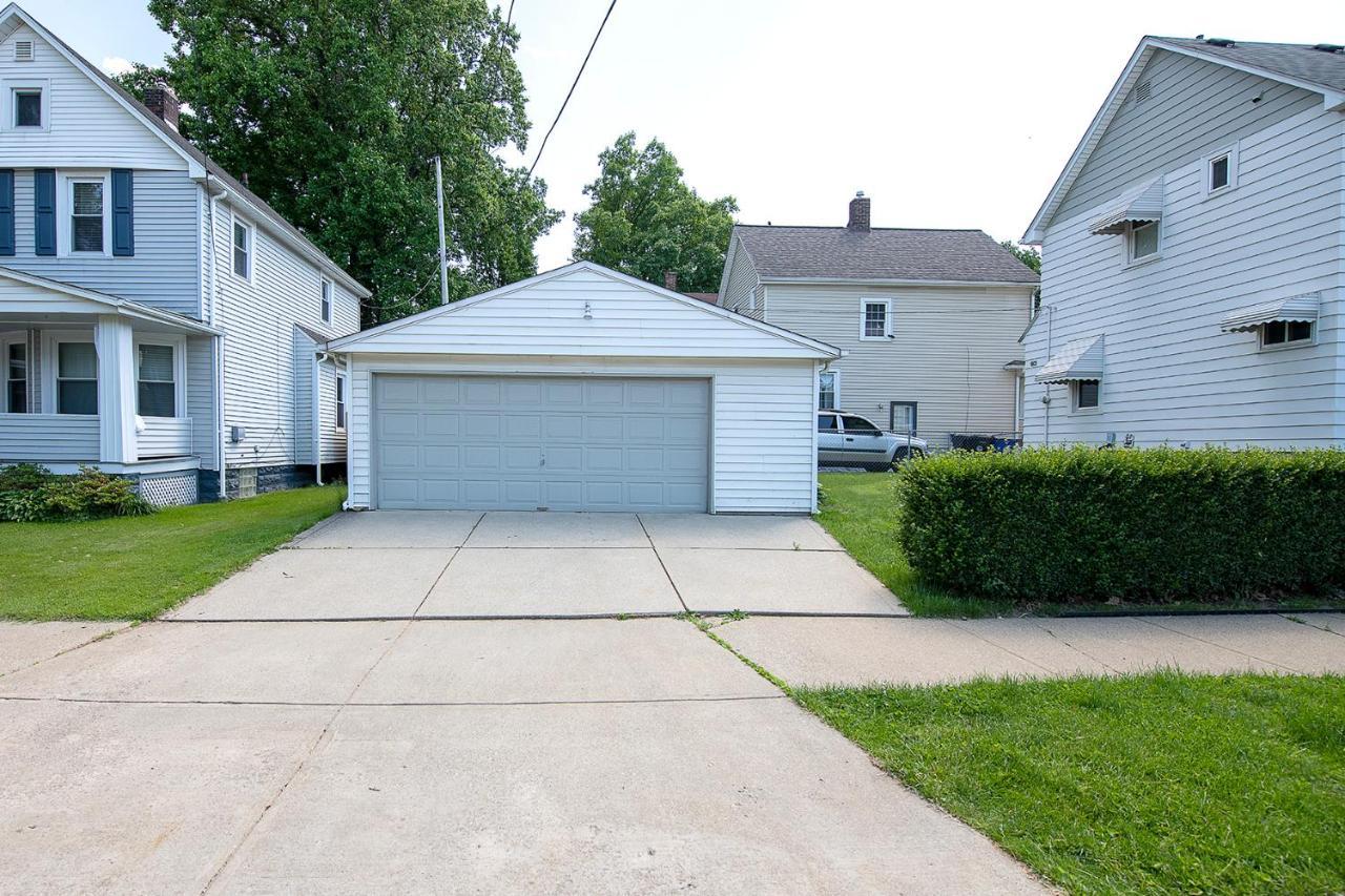 The Amber Retreat - Brooklyn Centre Comfort - Charming Space For Families, Couples & Business Travelers Near Downtown - With 300Mb Wifi, Parking & Self Check-In Cleveland Exterior foto